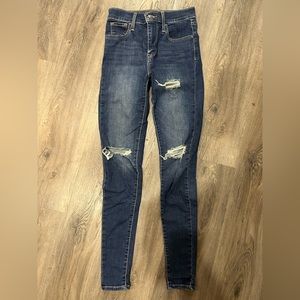 Levi’s 720 High Rise Super Skinny Ripped Jeans W24
